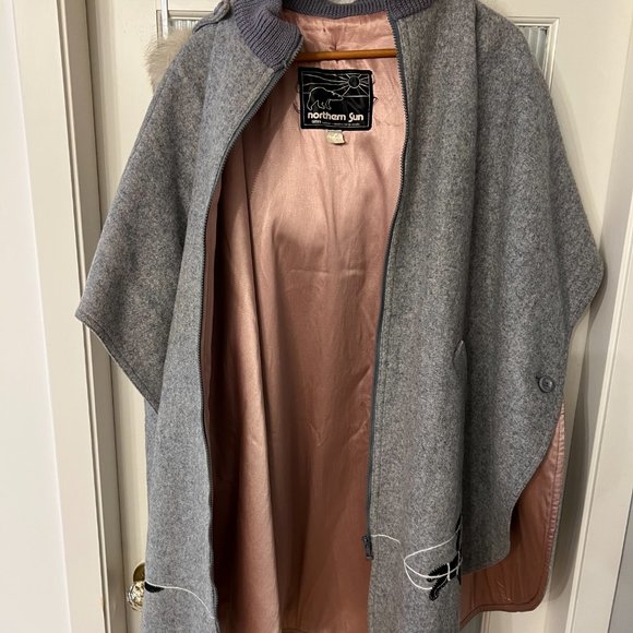 Inuit Vintage Wool Coat/Northern Sun/Poncho/Made in Canada - Picture 3 of 7